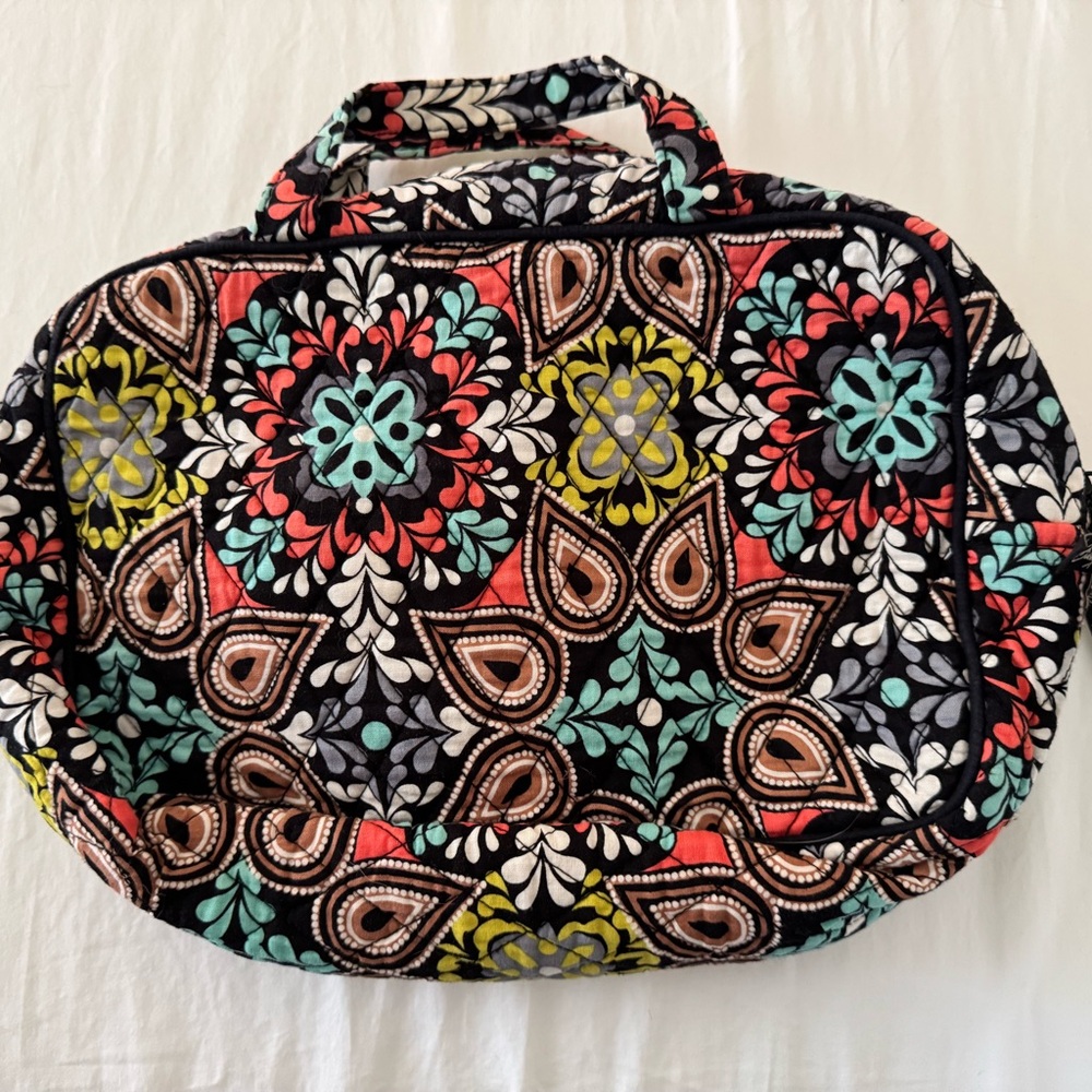 Vera Bradley Red and Green Travel Bag with Vibrant Design - Picture 4 of 9